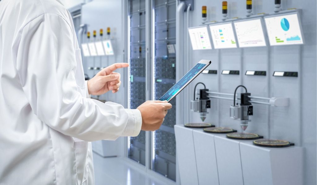 Cyber Threats to the SECS/GEM Protocol in Smart Manufacturing